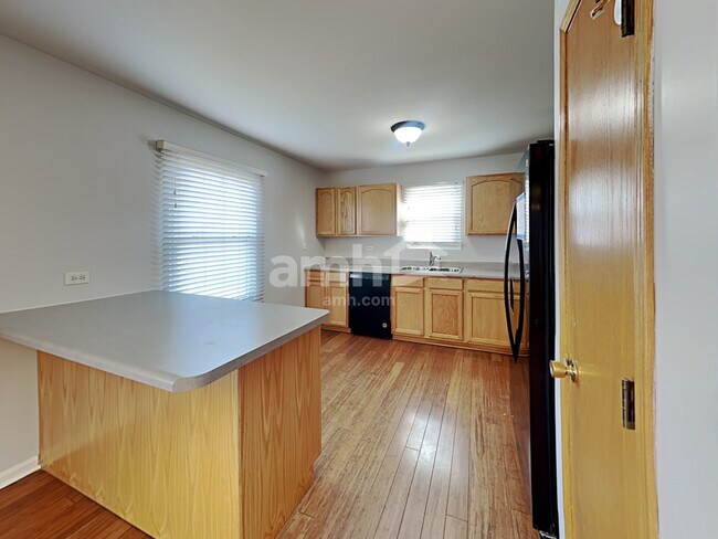 Foto del edificio - 1304 Lasser Dr