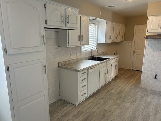 Foto del edificio - 2132 McCartney Rd