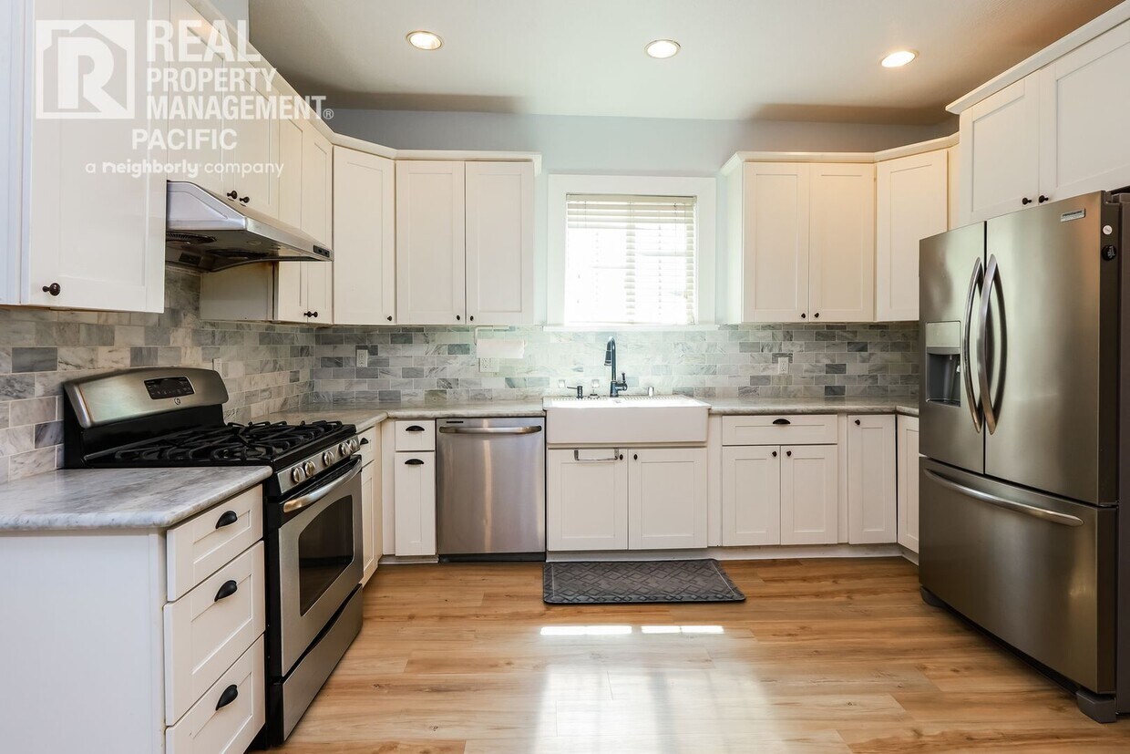 Foto principal - Bright & Spacious Oakland Home with Backya...