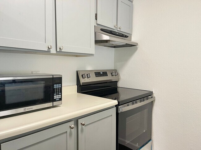 Foto del edificio - Maple Leaf 1 Bedroom Apartment Now Ready!