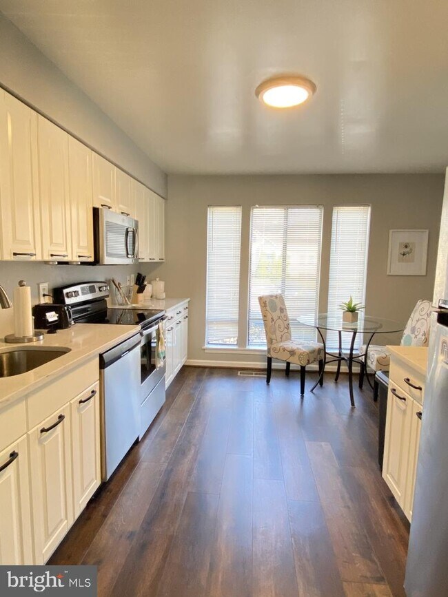 Building Photo - 10316 Cherry Blossom Ct