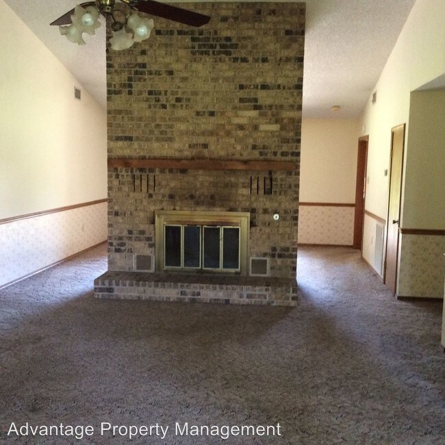 Building Photo - 3040 Lakeview Acres Rd