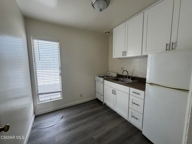 Building Photo - 13507 Victory Blvd