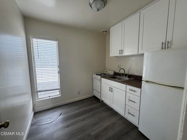 Foto del edificio - 13507 Victory Blvd