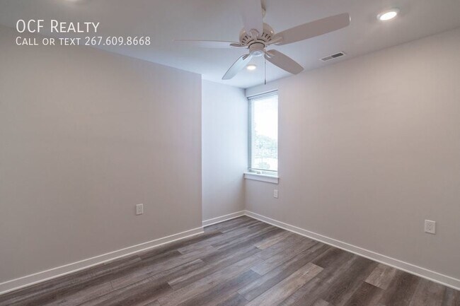 Building Photo - Mantua 2 Bedroom