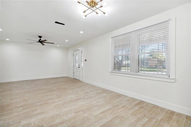 Foto del edificio - 1808 Elise Ave