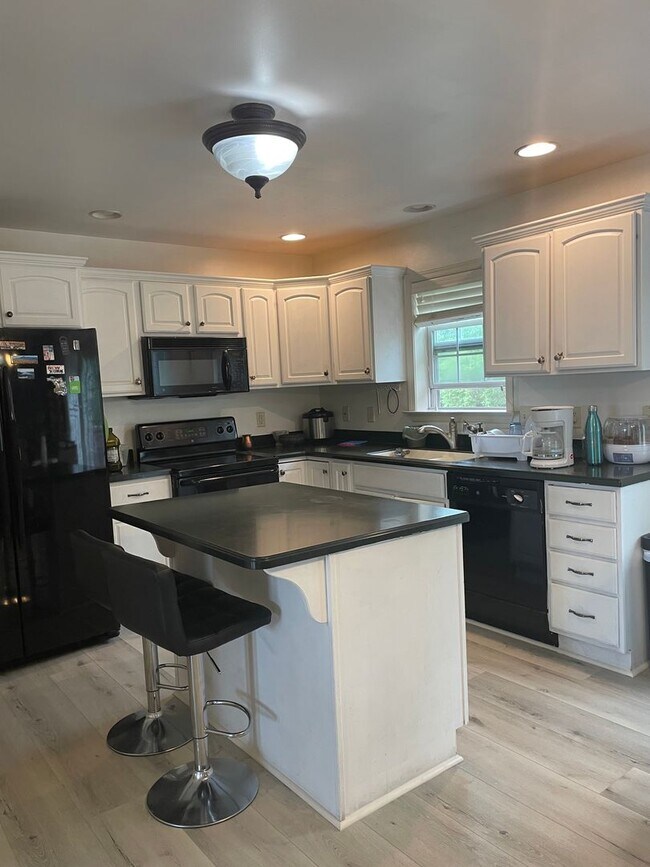 Building Photo - 3 Bedroom Townhome in Mechanicburg