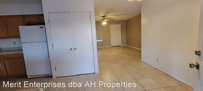 Building Photo - 3 br, 2 bath House - 9409 E DES MOINES ST