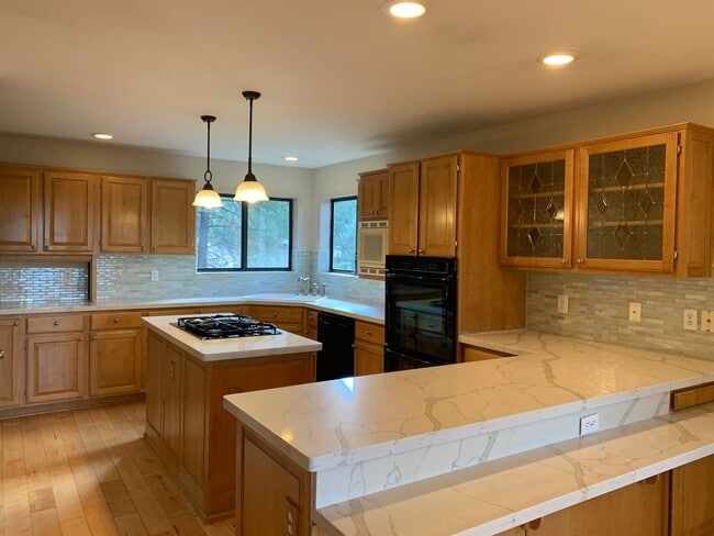 Building Photo - 1172 Eagles Nest