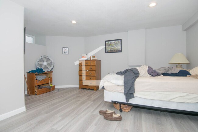 Building Photo - Convenient Location, In-Unit Washer and Dryer, Eat-in Kitchen, Pets Friendly, Central Heat/AC