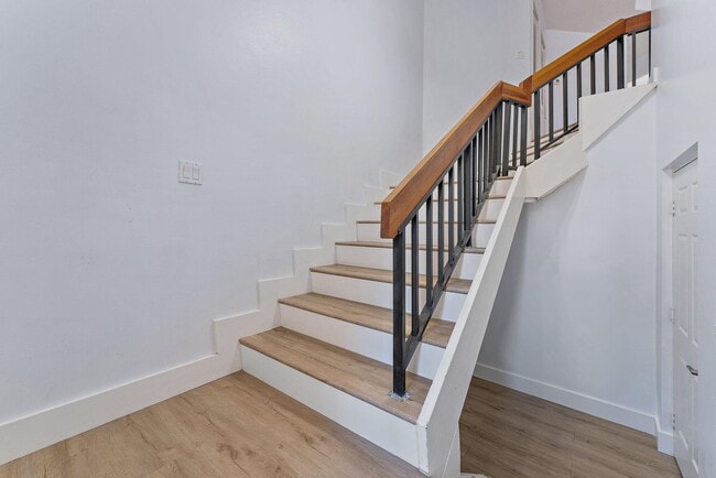 Building Photo - 204 Sea Oats Dr