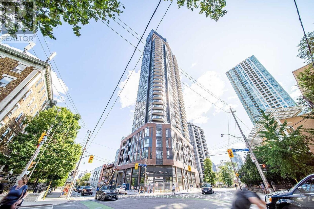 Photo principale - 159-3159 Wellesley St E