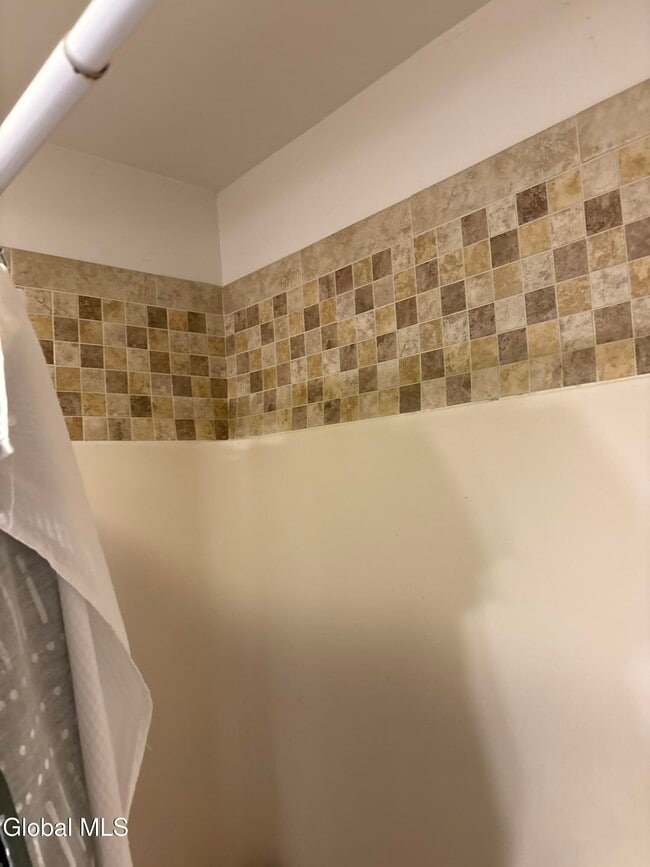 Building Photo - 161 Cedarview Ln