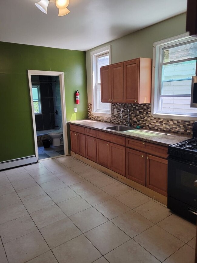 588 Hunterdon St Unit 3, Newark, NJ 07108 Apartments in Newark, NJ