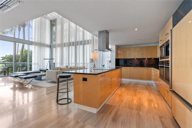 Foto del edificio - 6899 Collins Ave