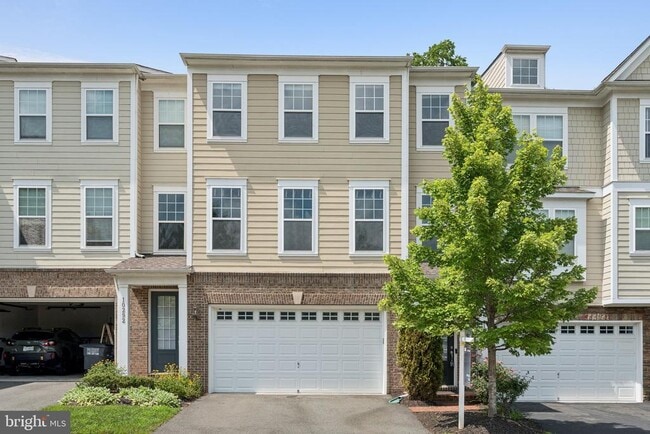 Building Photo - 10290 Greenspire Dr