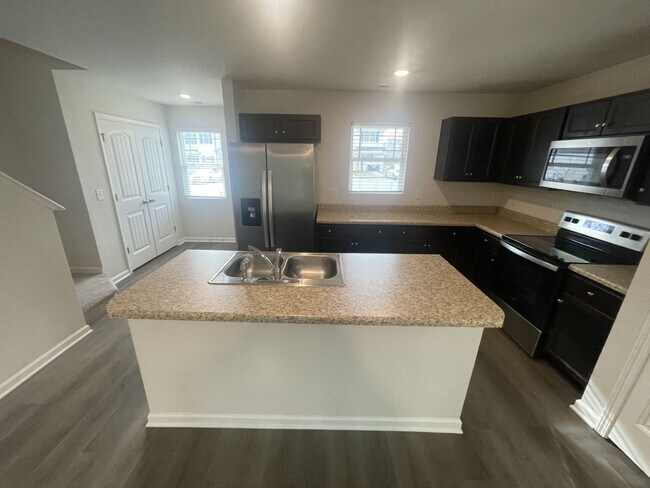 Foto del edificio - 3 Bedroom 2.5 Bath Town home