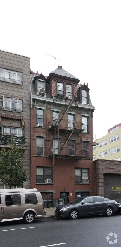 Foto principal - 837 Bedford Ave