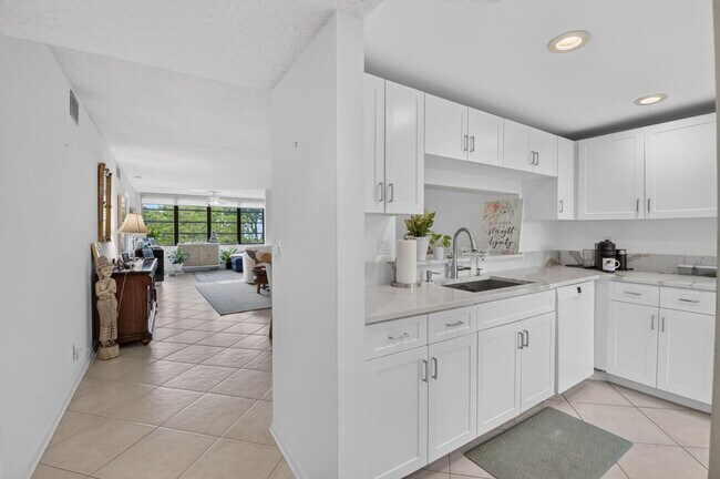 Foto del edificio - 15075 Witney Rd