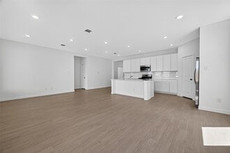 Building Photo - 3028 Avenida Sonoma Dr