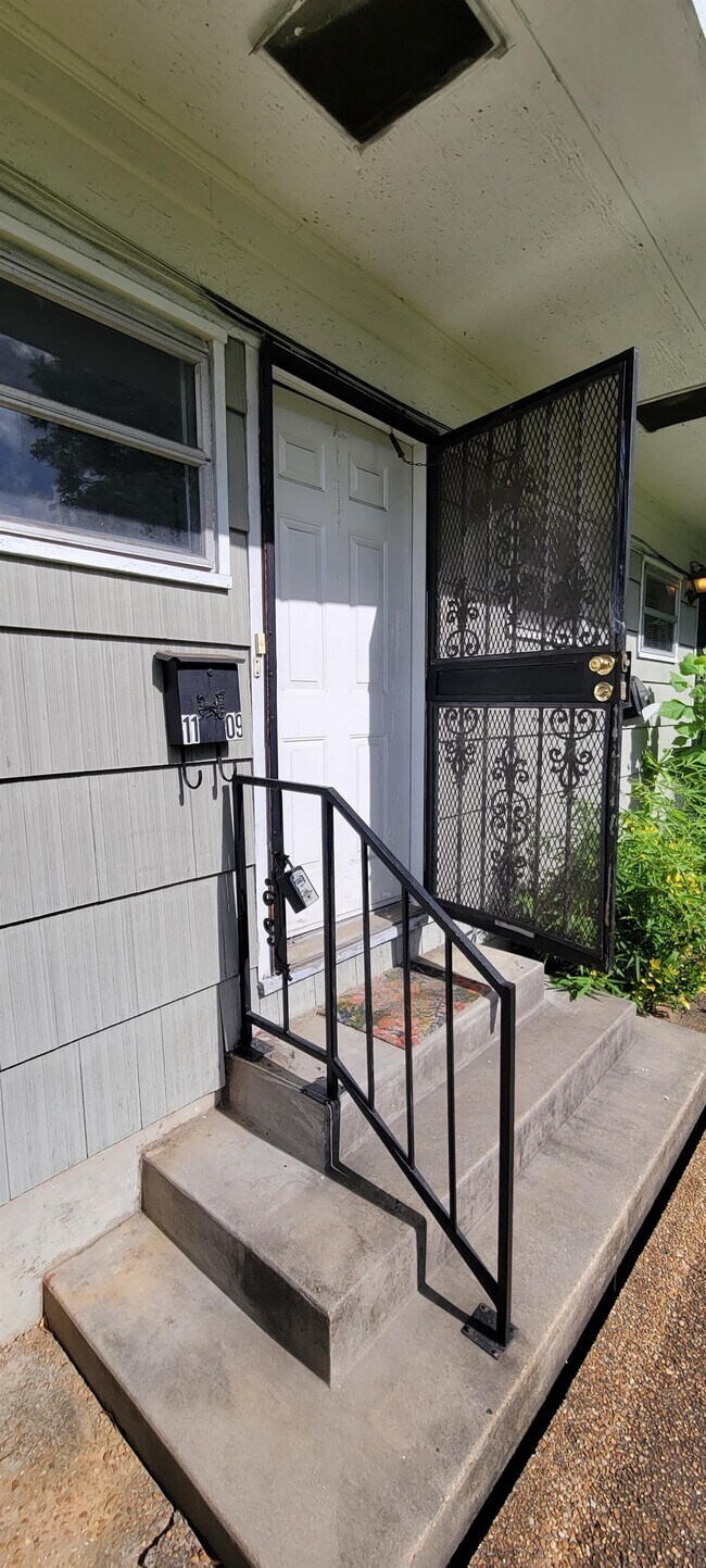 1109 Greymont St, Jackson, MS 39202 House Rental in Jackson, MS