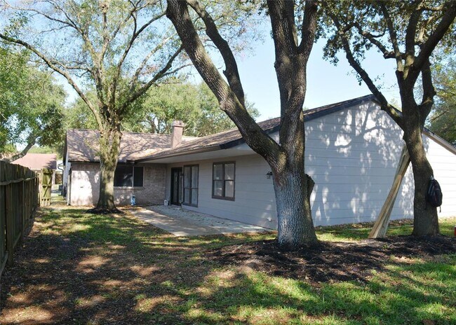 Foto del edificio - 22539 Braken Carter Ln