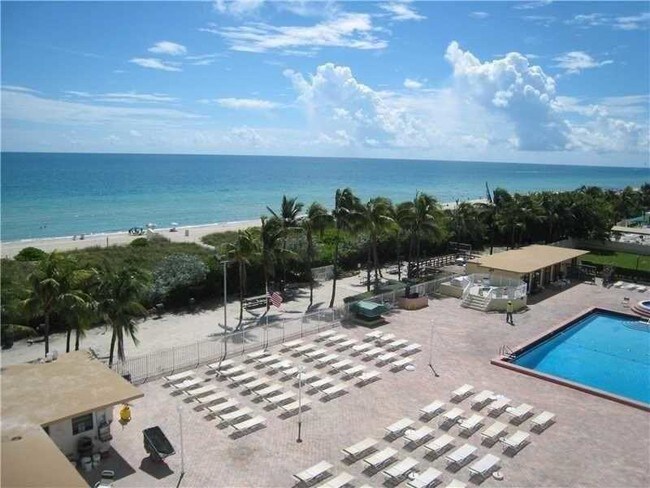 Building Photo - 5005 Collins Ave