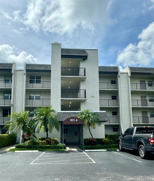 Foto del edificio - 9311 Orange Grove Dr