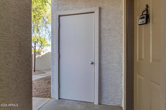 Building Photo - 11375 E Sahuaro Dr