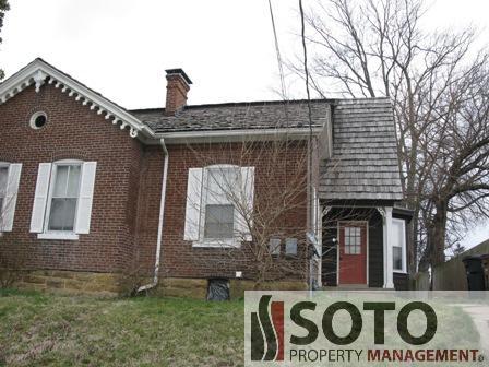 Primary Photo - 300 S Lorimier St