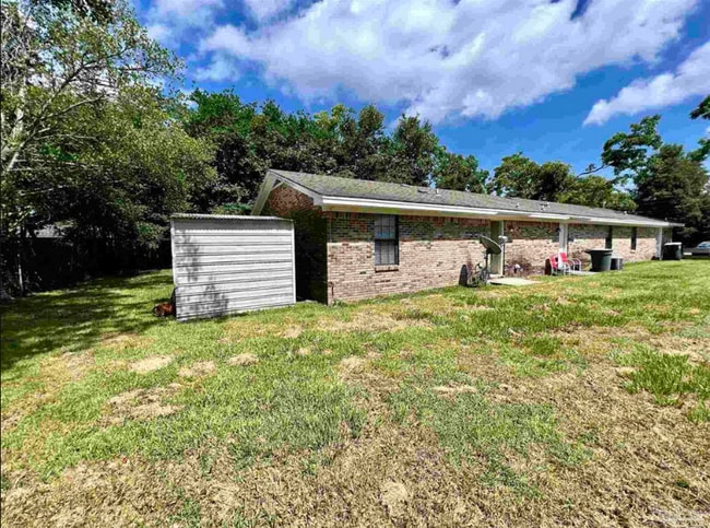 Building Photo - 2114 Hollyhill Rd
