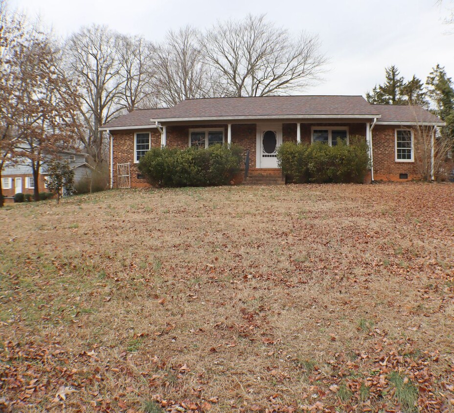 Foto principal - Cute brick ranch 3 bedroom, 2 bathroom in ...