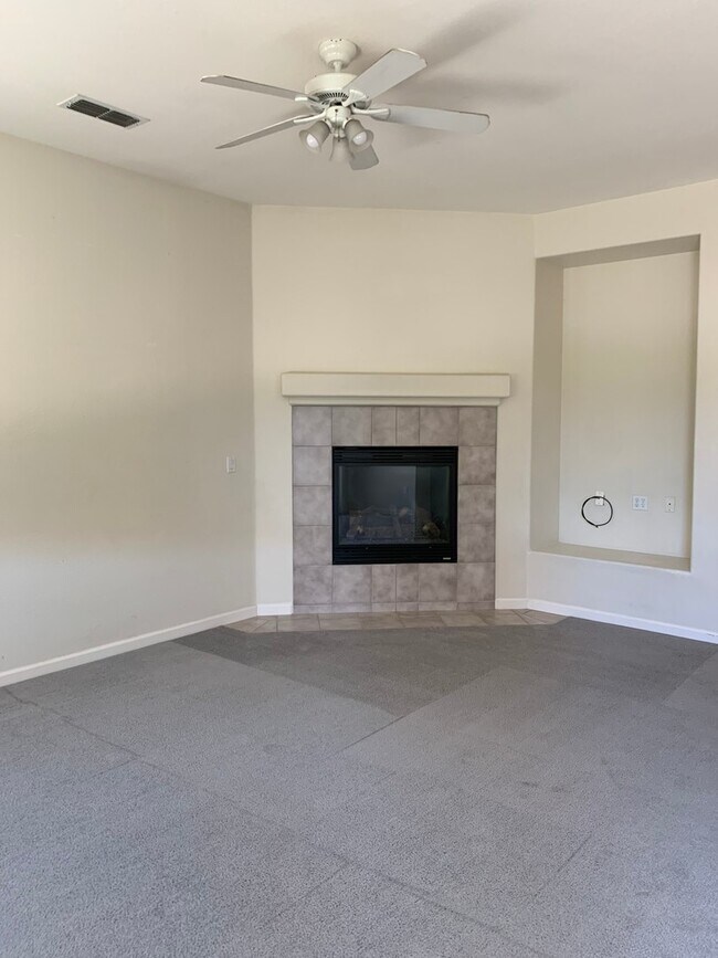 Foto del edificio - Spacious 3-bedroom 2 bathroom Home-Travis ...