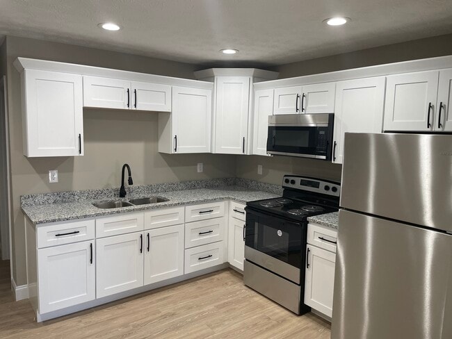Building Photo - 1055 Gordon Hill Pike