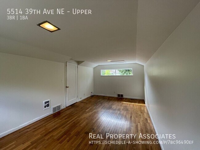Building Photo - 5514 39th Ave NE