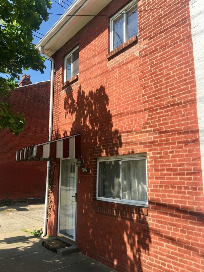 102 s 126th - 102 s 126th House