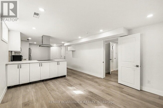 Building Photo - 2486 Kaladar Ave