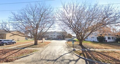 Building Photo - 904 E Milwaukee Ave