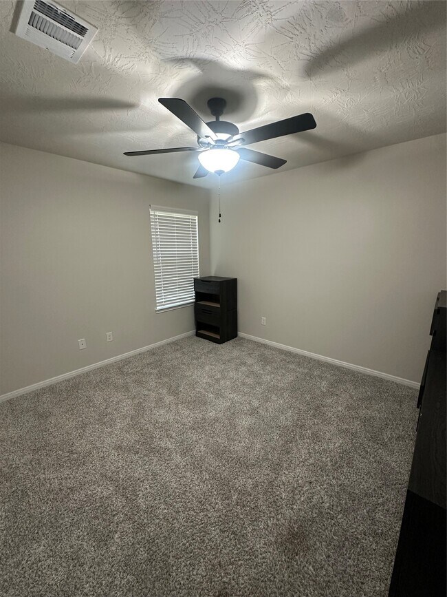 Building Photo - 112 Laurel Oak Dr