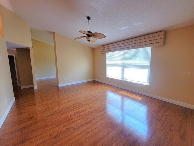 Foto del edificio - 4220 Pinebrook Cir
