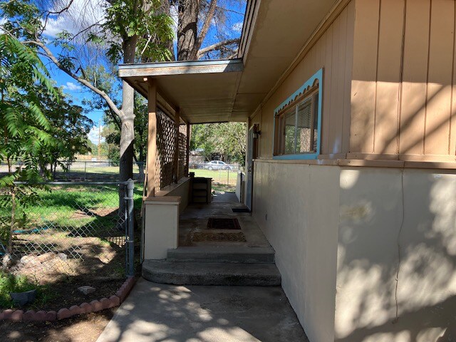 Foto del edificio - 2028 Cottonwood Ln