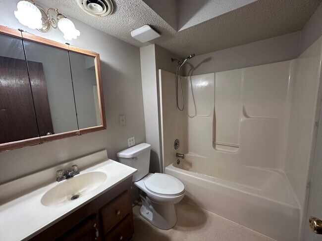 Foto del edificio - 15986 Arrowhead Rd