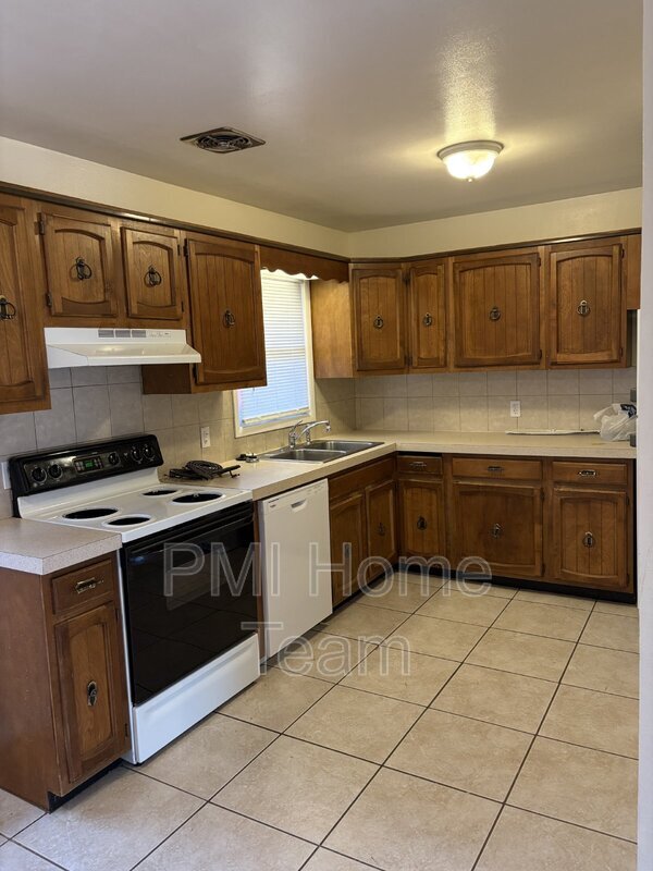 Building Photo - 1038 Chatelain Rd