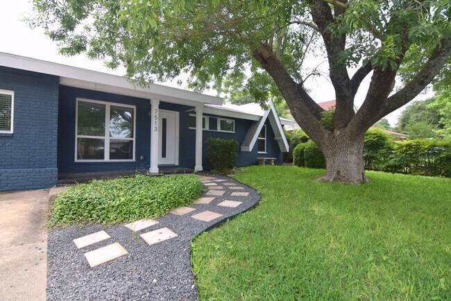 Building Photo - 7513 Carriage Dr