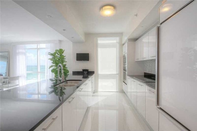 Foto del edificio - 3951 S Ocean Dr