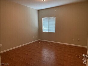 Building Photo - 7701 W Robindale Rd