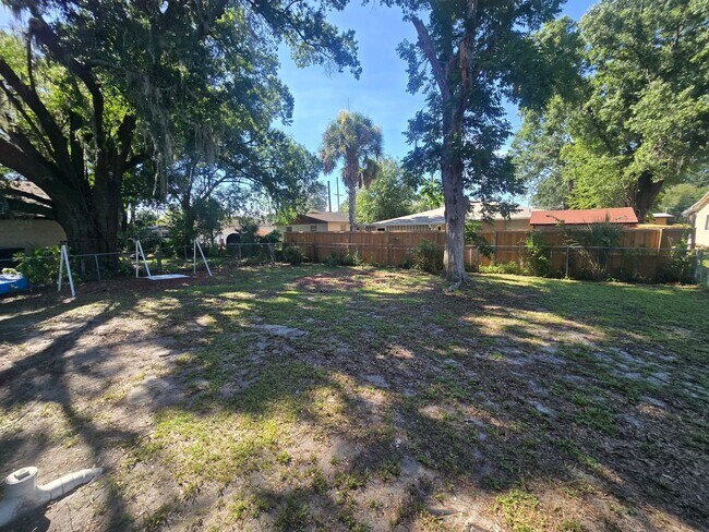 Building Photo - Two bedroom one bath home