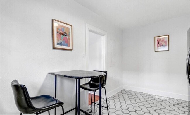 Foto del edificio - 910 E Mulberry St