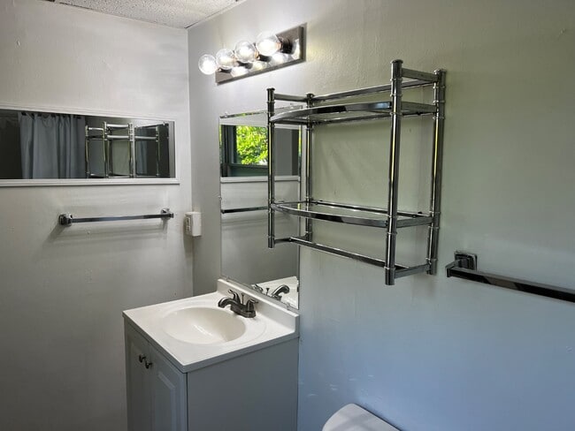 Foto del edificio - 222 Douglas Ave