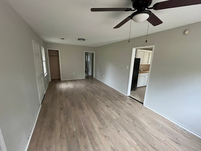 Foto del edificio - 5325 Queen Mary Ln